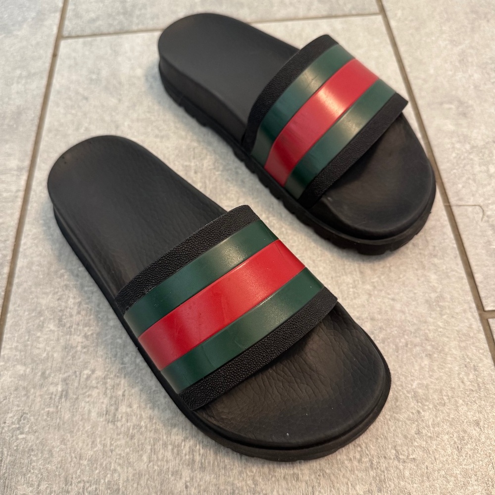 Men’s size 5 (women’s size 7)Gucci Slide sandals